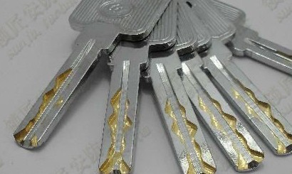 内行看一下图片哪把钥匙对应的锁芯最安全?从