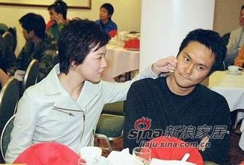 佘诗曼与张智霖私下常被拍到有亲密举动