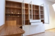 弧形优雅的书桌，简约实用的藏书柜