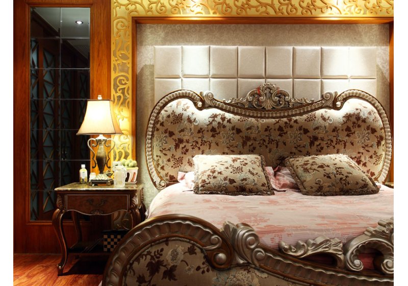 古典磅礴的卧室空间，处处向人诉说着业主的不凡之处。