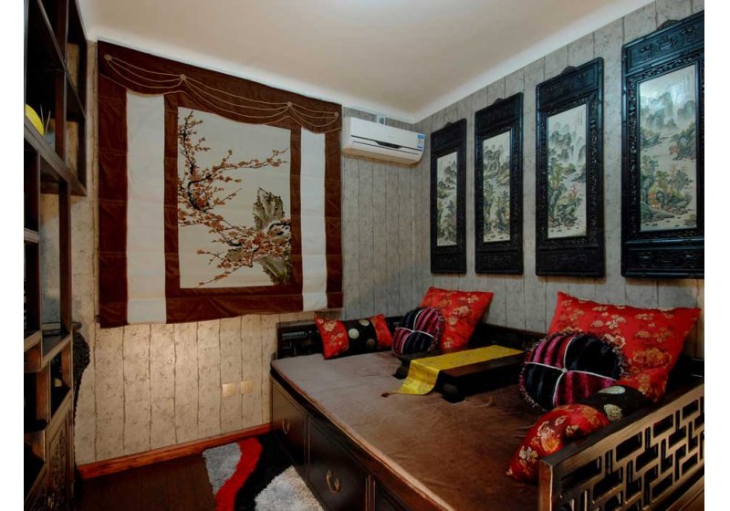 中式的家居让然感到温馨舒适。