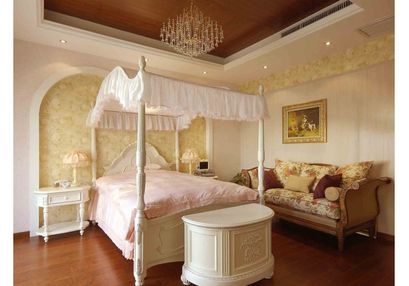 粉色调的运用使房间更显温馨浪漫。