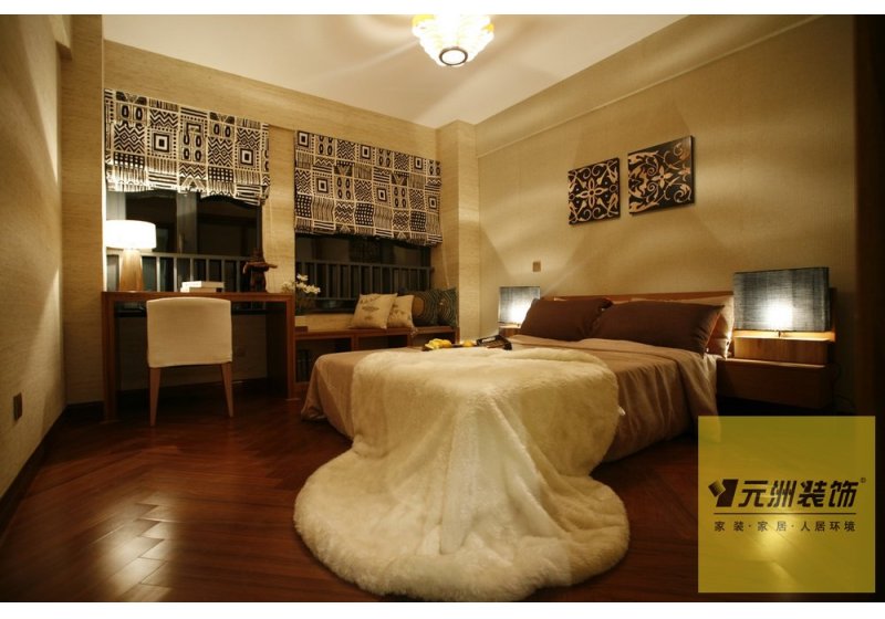采用中式惯用的颜色地板，配上现代的床，卧室整体气氛稳重和谐 