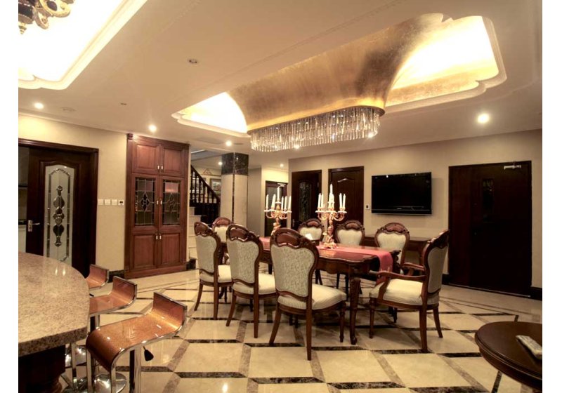 采用欧式风格装修的餐厅，配合灯光的效果，会让人更愉快的用餐。