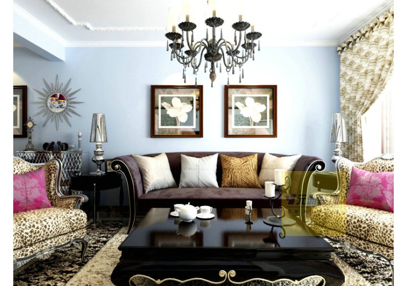 客厅主要营造出高贵典雅的气氛，主要以轻装修、重装饰的手法。 