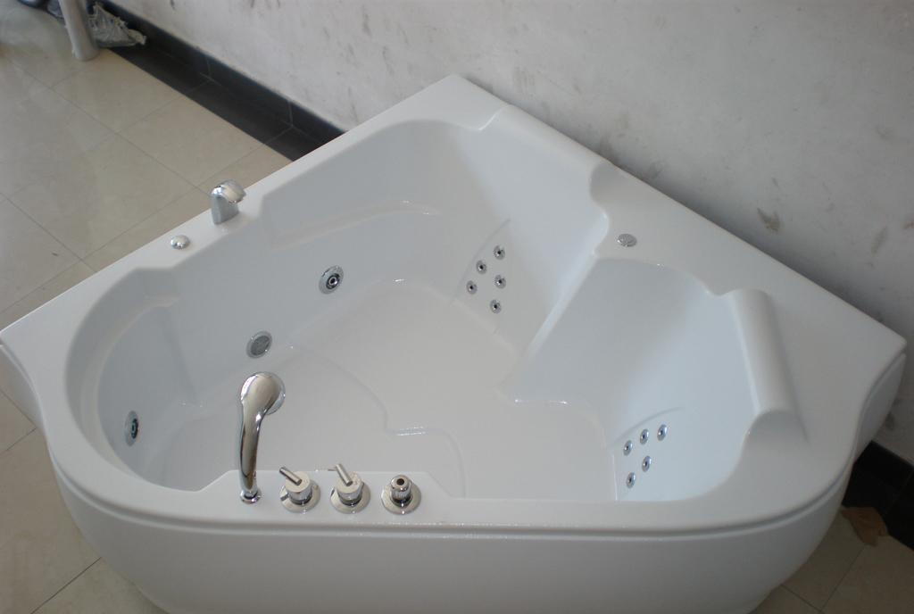欧纳卫浴按摩浴缸贵族1616-2.4
